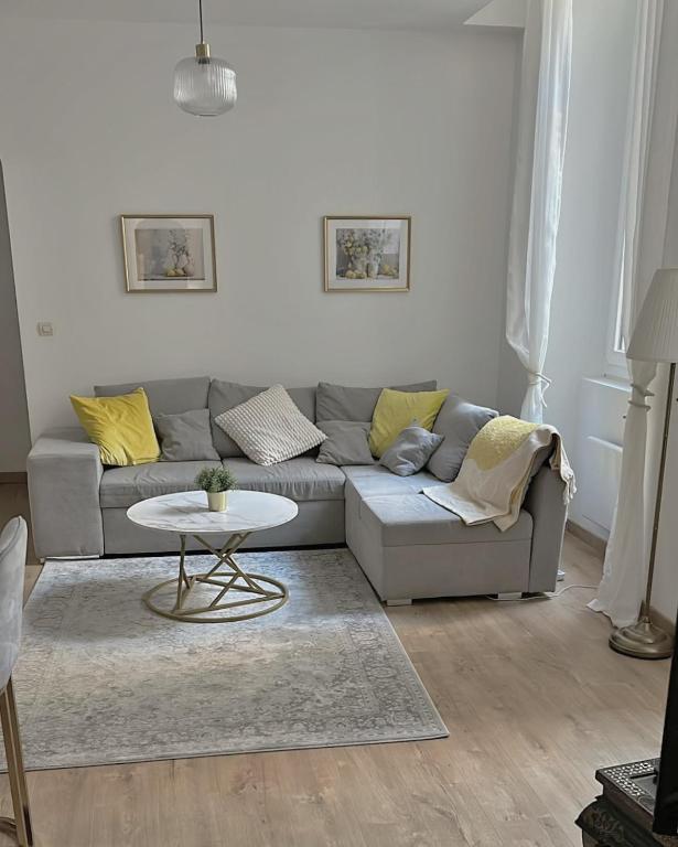 a living room with a couch and a table at Art&Heart - Centre historique in Béziers