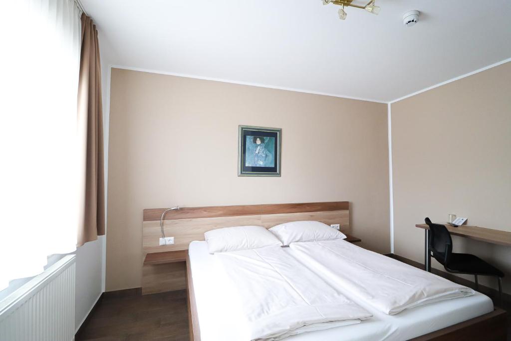 Postel nebo postele na pokoji v ubytování Frühstückspension Wernberg