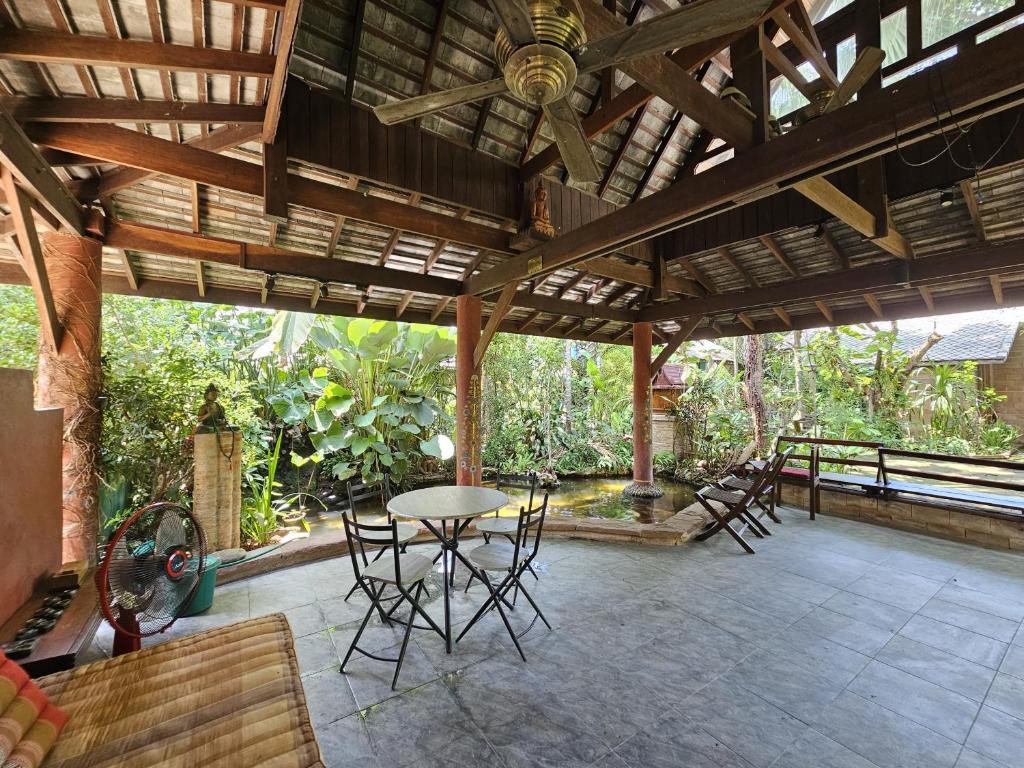 Rõdu või terrass majutusasutuses Amatas Garden Home