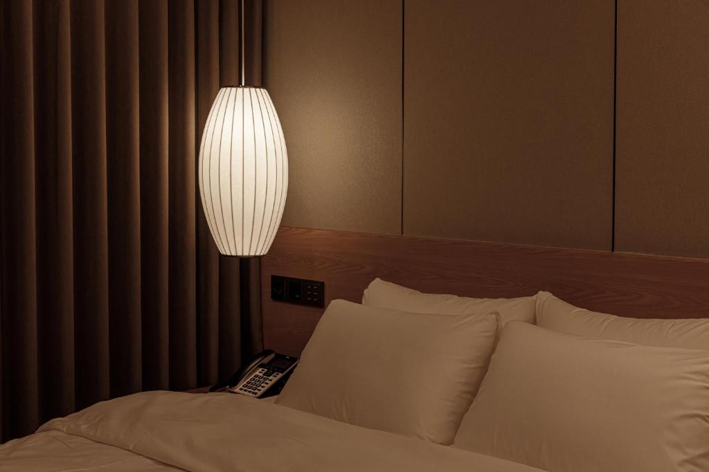 Postel nebo postele na pokoji v ubytování Aventa Hotel