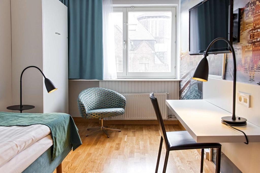 Postel nebo postele na pokoji v ubytování Scandic Sjöfartshotellet