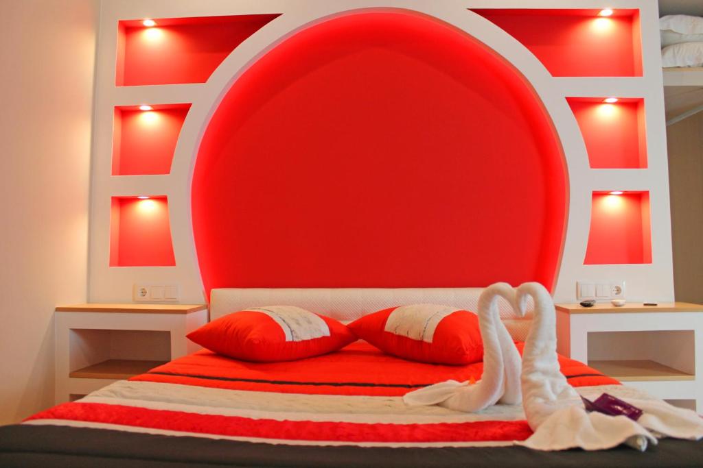 a red and white bed sitting in a room at Monte Carlo Love Porto in Porto