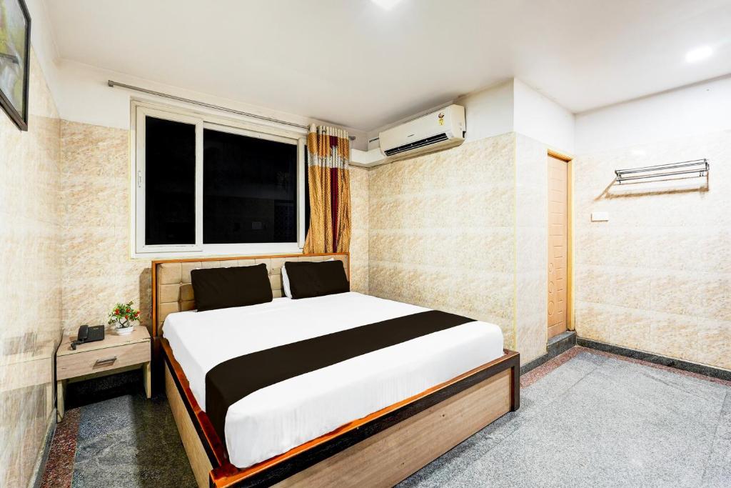 Postel nebo postele na pokoji v ubytování Super Hotel O Arcot Road Porur