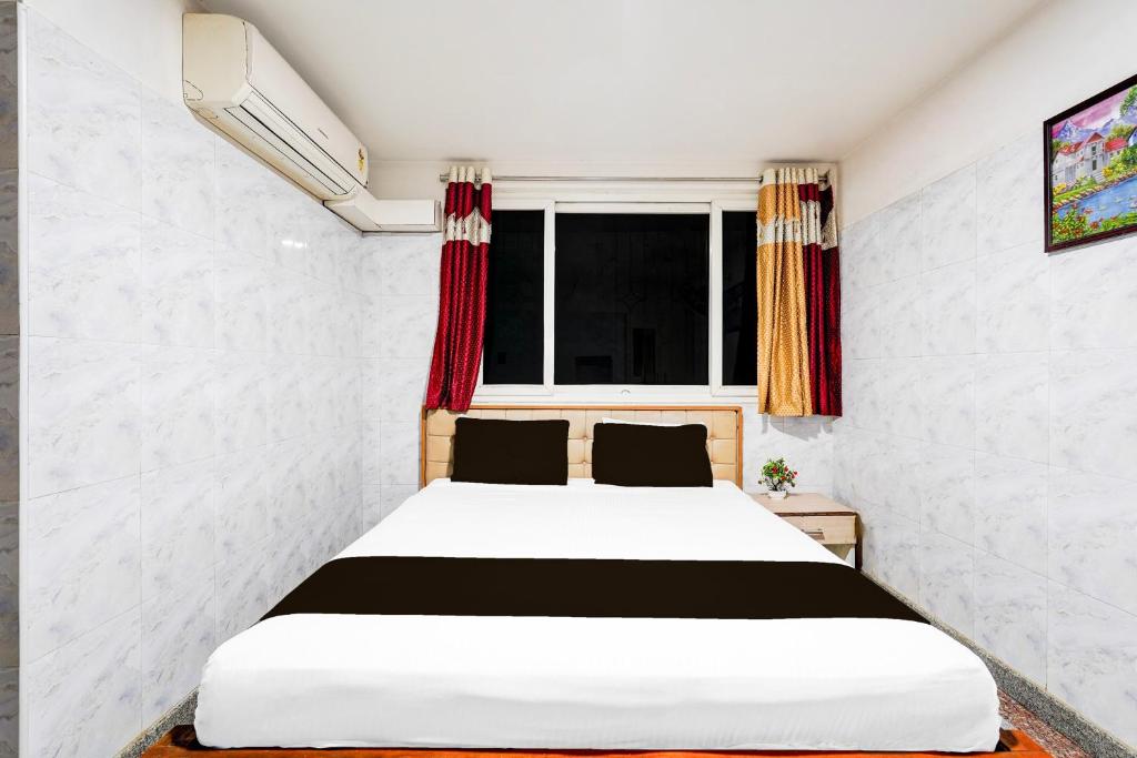 Postel nebo postele na pokoji v ubytování Super Hotel O Arcot Road Porur