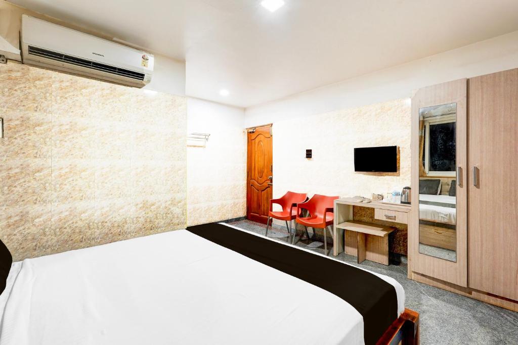 TV a/nebo společenská místnost v ubytování Super Hotel O Arcot Road Porur