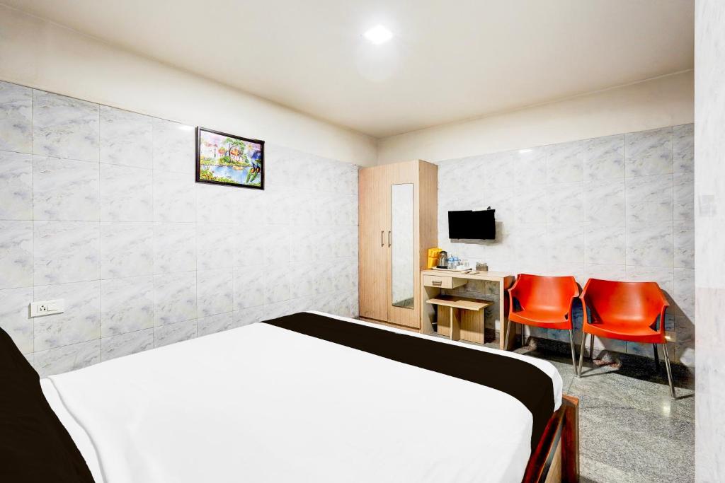 TV a/nebo společenská místnost v ubytování Super Hotel O Arcot Road Porur