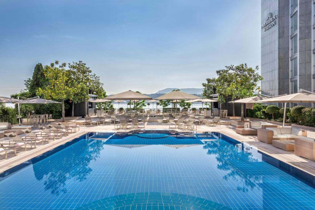 Bazén v ubytování Hotel President Wilson, a Luxury Collection Hotel, Geneva nebo v jeho okolí