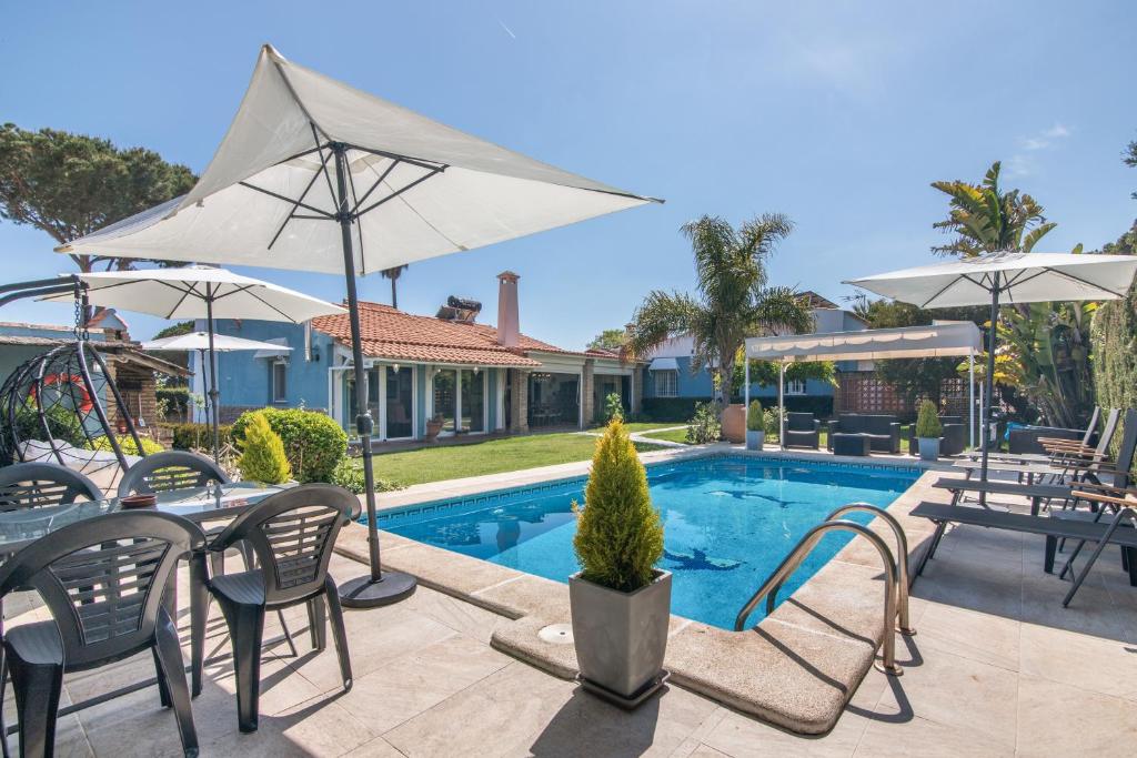 Bazén v ubytování Chalet Casa Azul nebo v jeho okolí