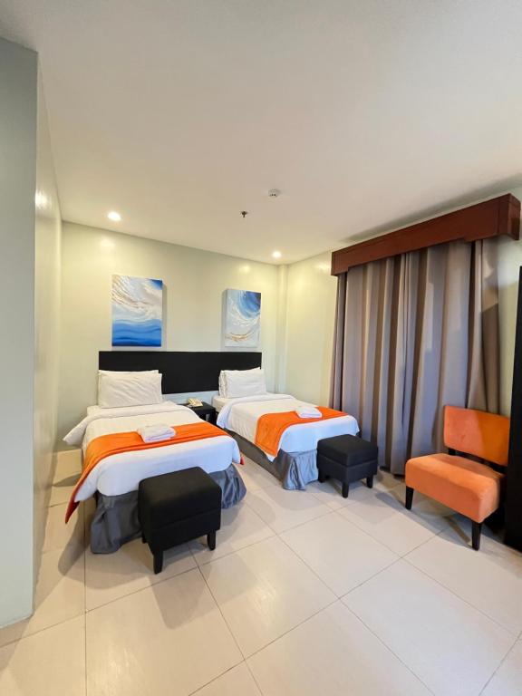 Postel nebo postele na pokoji v ubytování Holiday Suites