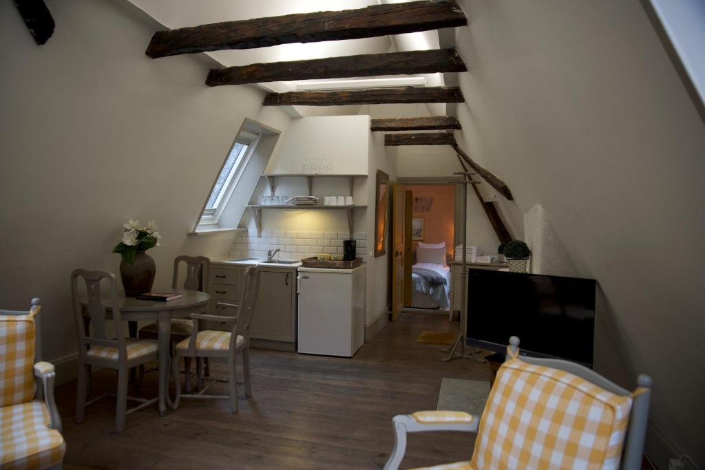 Kuchyň nebo kuchyňský kout v ubytování Hotel Sven Vintappare