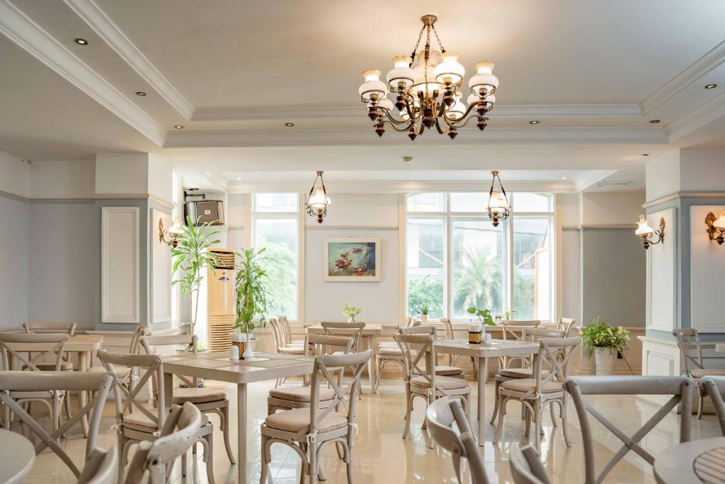 Khu vực ghế ngồi tại Rembrandt Hotel Nha Trang