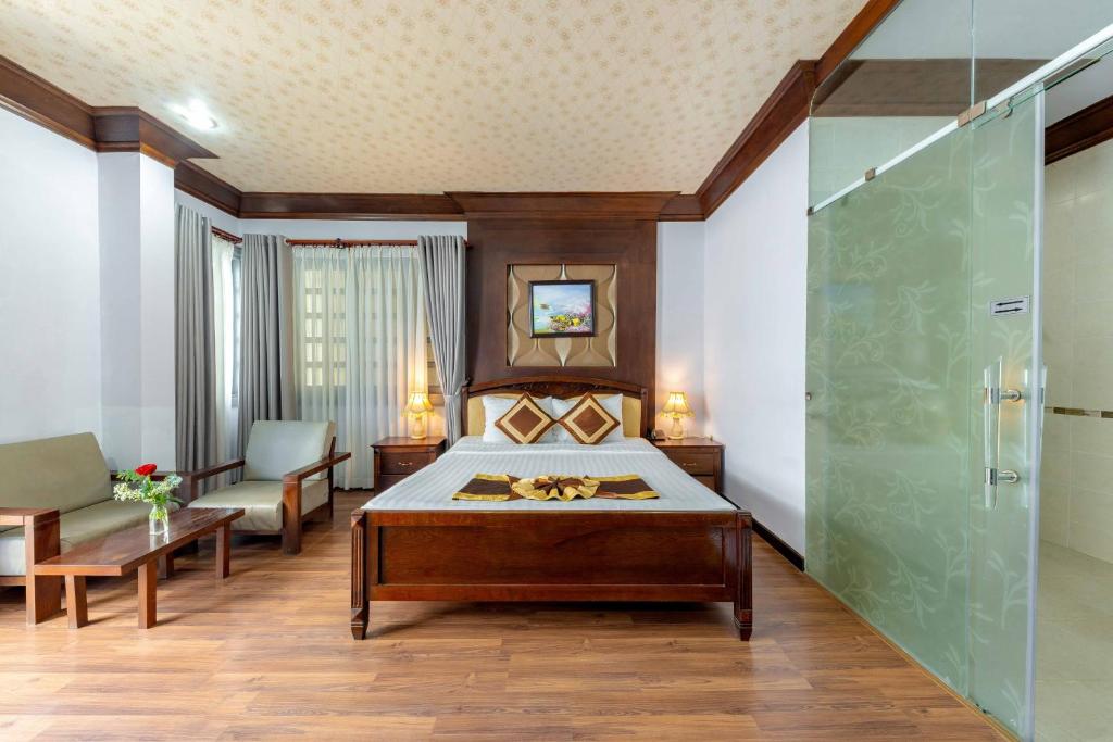 Giường trong phòng chung tại Rembrandt Hotel Nha Trang