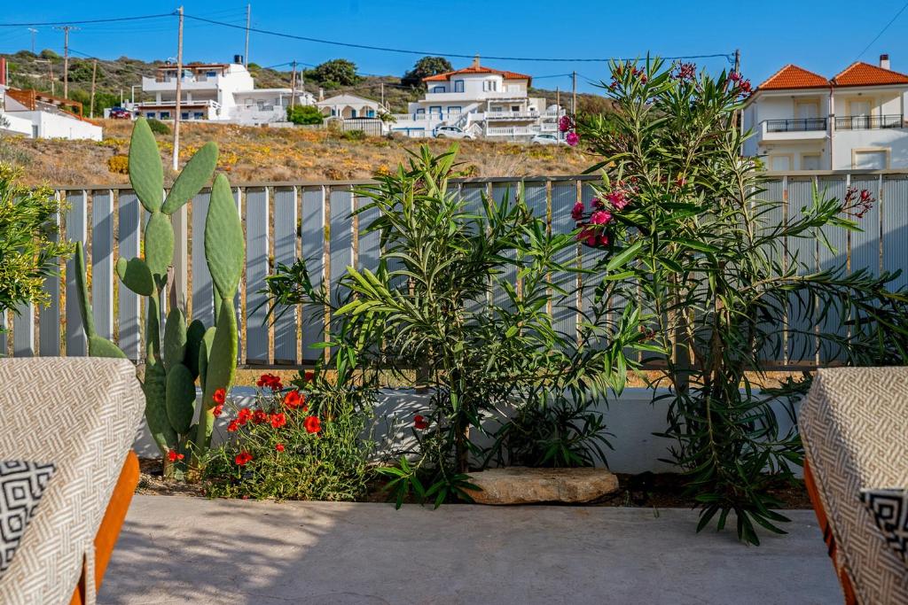 A garden outside Ammokrinos Luxury Homes, 150m From Sea