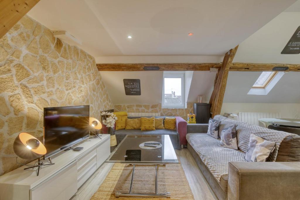 Χώρος καθιστικού στο Atypical Apartment CDG Paris Parc Expo Asterix
