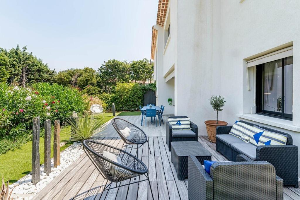 Posedenie v ubytovaní L'Oasis Cassidaine - jardin 120m2, 2 places parking proche center et mer