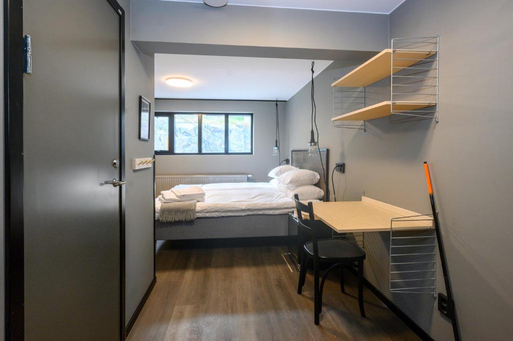 Postel nebo postele na pokoji v ubytování Blomlöfs Hotell Saltö