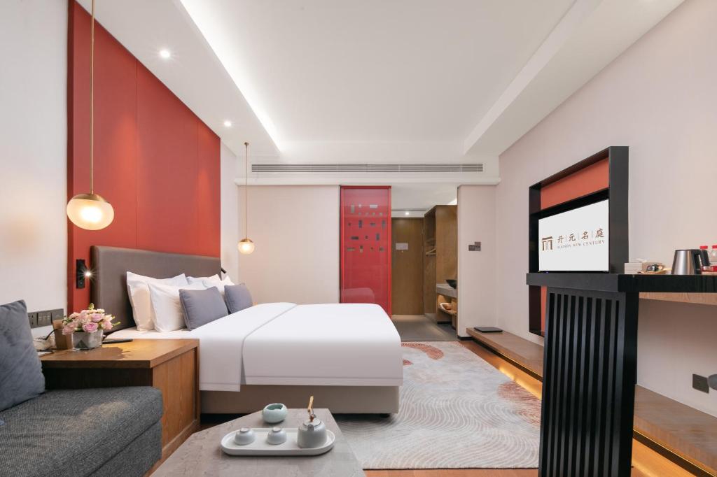 TV a/nebo společenská místnost v ubytování Mansion New Century Hotel Chengdu Wuhou