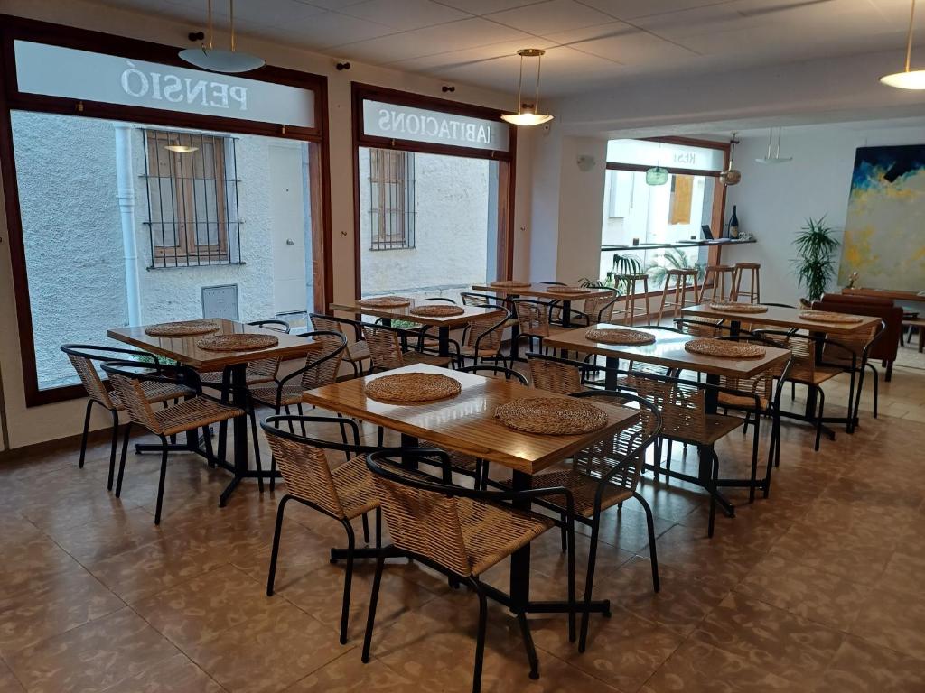 Restaurace v ubytování Hostal Sol i Sombra