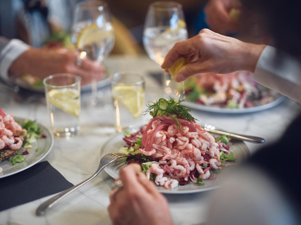 Mat på hotellet eller i närheten
