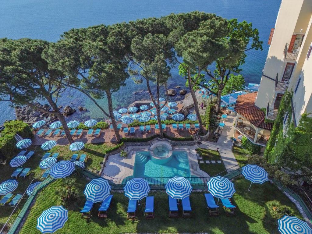 Bazén v ubytování Hotel Miramar nebo v jeho okolí