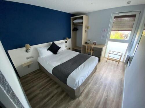 Postel nebo postele na pokoji v ubytování Brit Hotel Argentan