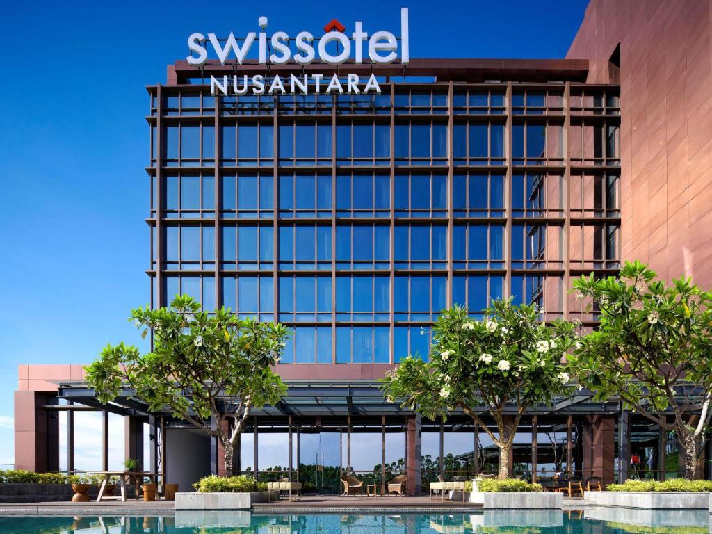 Bazén v ubytování Swissôtel Nusantara nebo v jeho okolí