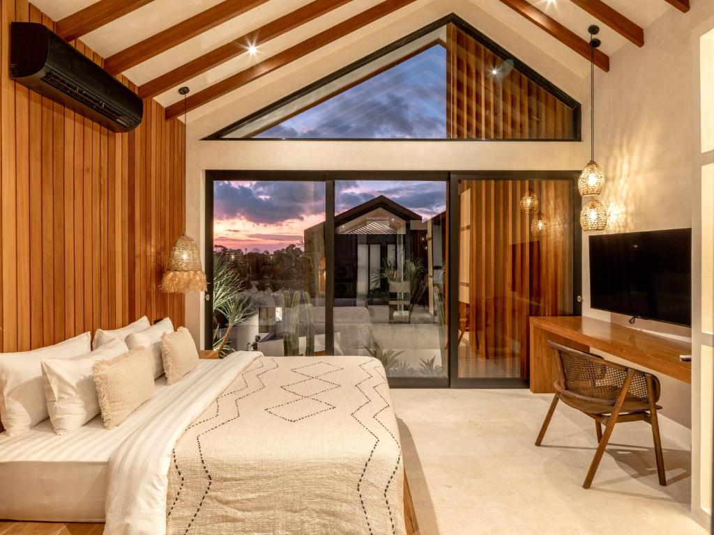 Televisi dan/atau pusat hiburan di Blacksand Villas Echo Beach, Canggu