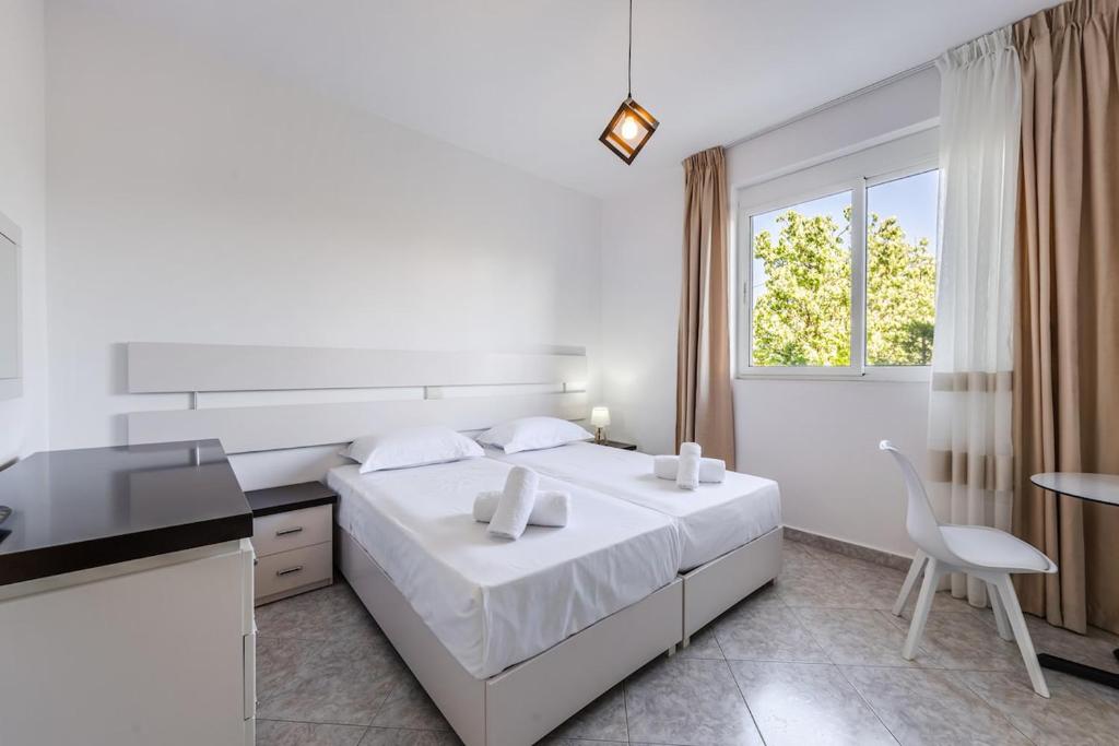 Stylish Studio with Scenic Gardens Golem