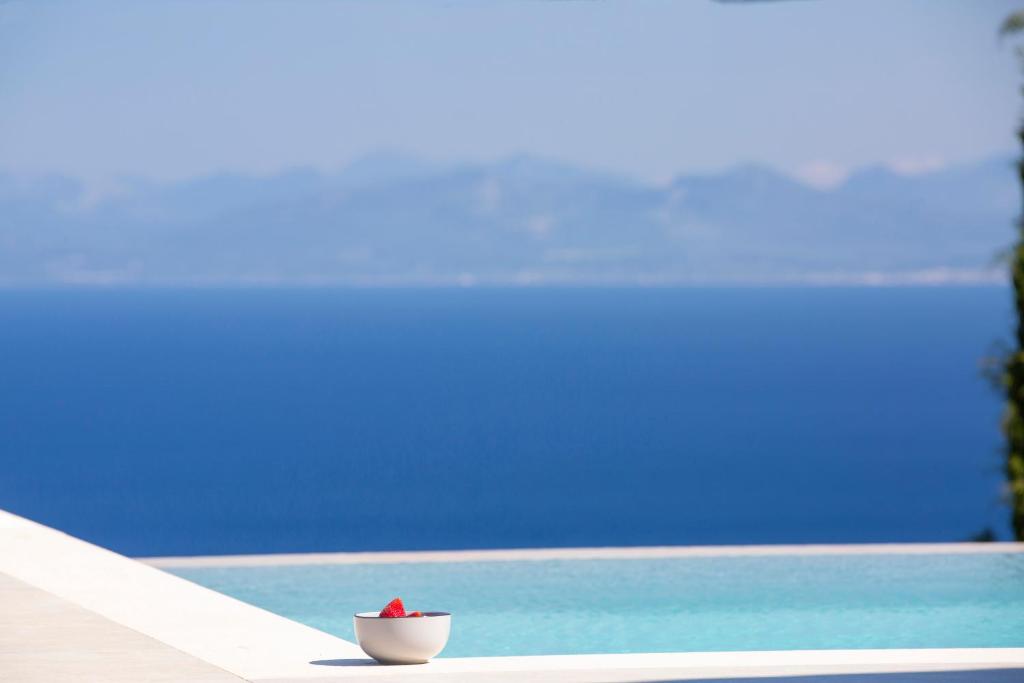 Gallery image of Ilania Luxury Villas in Tsoukaladhes