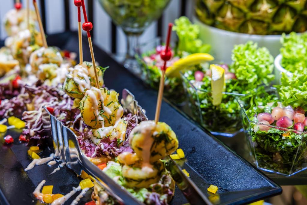 Otelde veya yakınında yiyecek