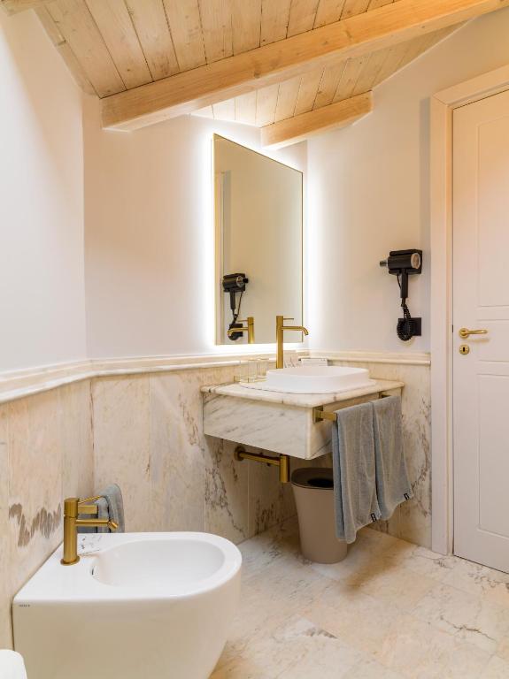 UNA HOTELS One Catania - Resim 12