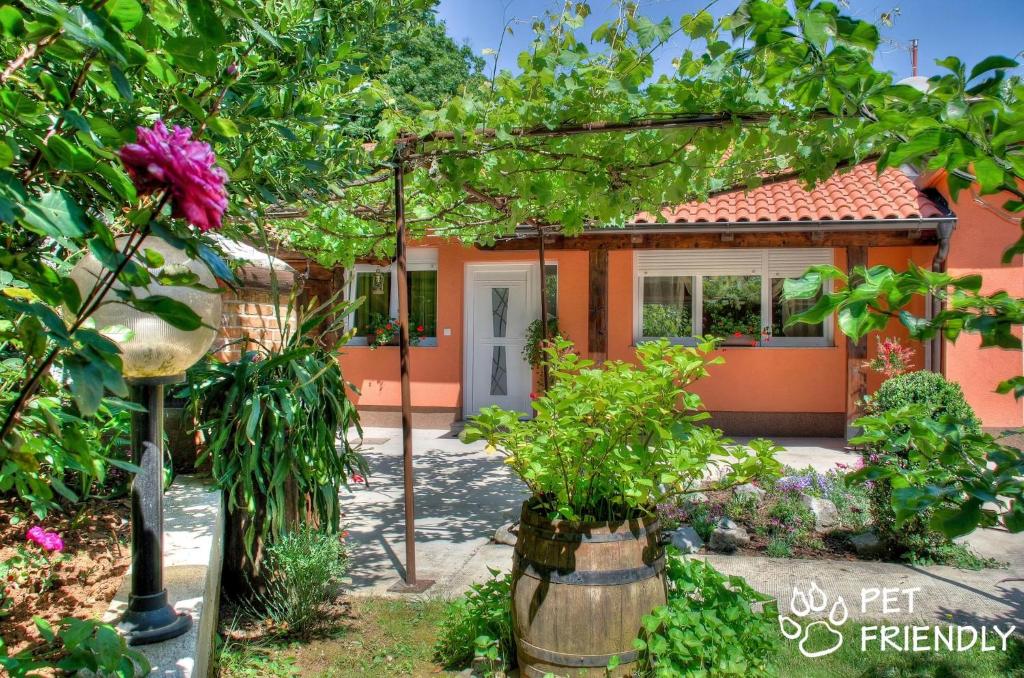 a house with a garden in front of it at Nettes Ferienhaus In Matulji Mit Eigener Terrasse in Matulji