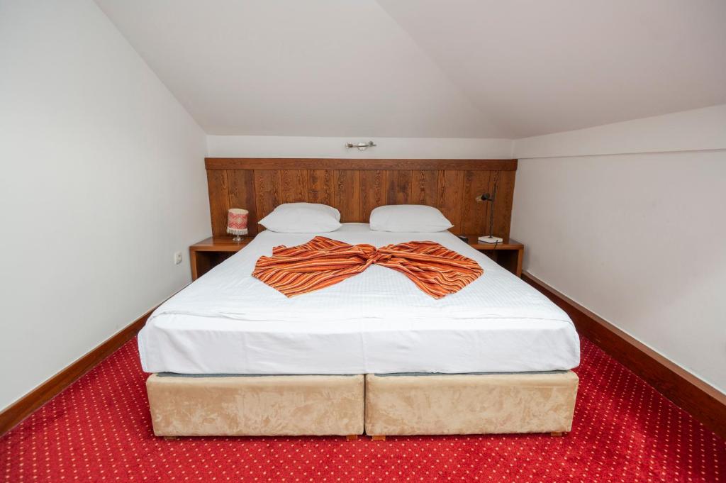 Postel nebo postele na pokoji v ubytování B&B Konak Sarajevo