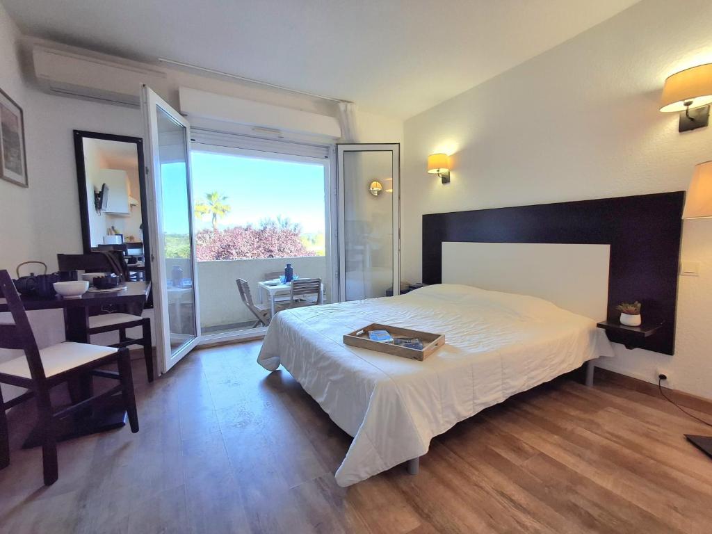 Photo de la galerie de l'établissement SAINT-FLORENT 2 Pièces Terrasse FLO131, à Saint-Florent