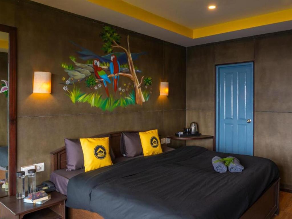 Postel nebo postele na pokoji v ubytování The Hosteller Munnar