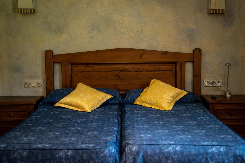 Postel nebo postele na pokoji v ubytování Hostal Cal Franciscó