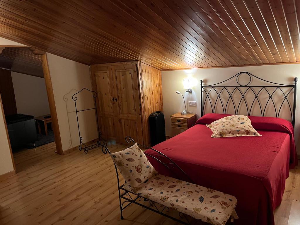 Postel nebo postele na pokoji v ubytování Hostal Cal Franciscó