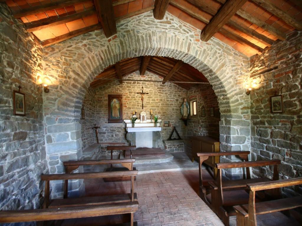Reštaurácia alebo iné gastronomické zariadenie v ubytovaní Majestic Farmhouse in Loro Ciuffenna with Pool