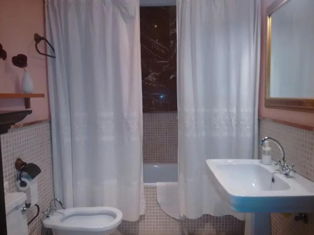 A bathroom at Charming apartment in El Puerto de Santa María with terrace
