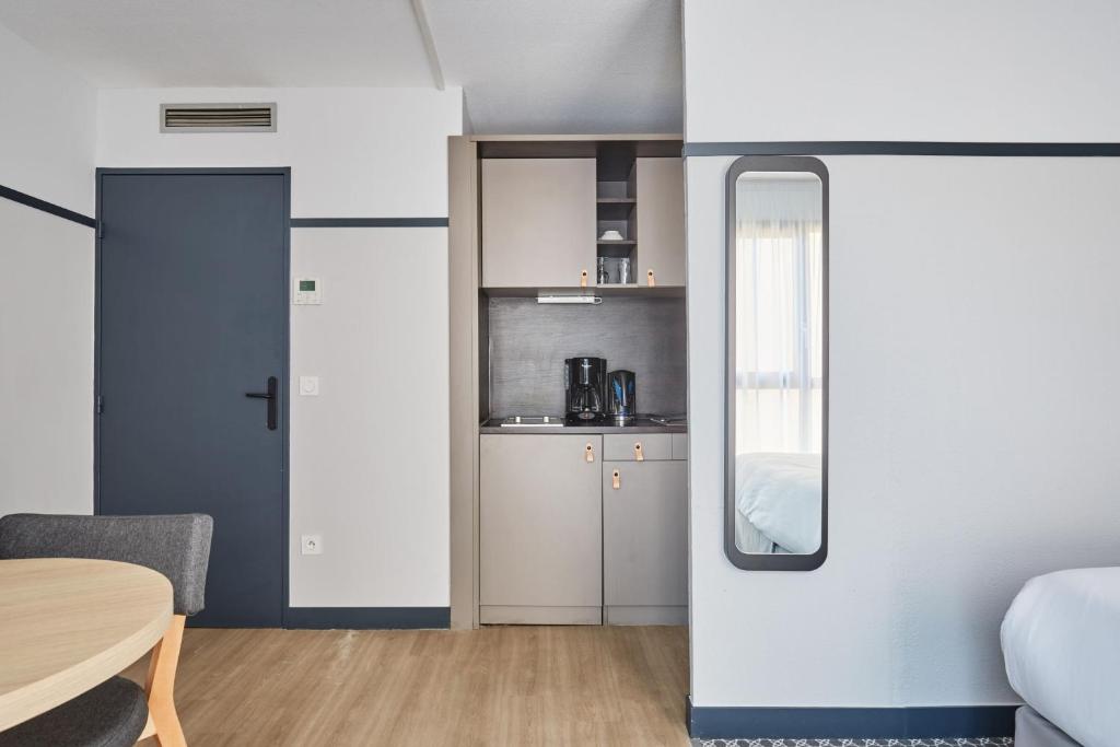 Appart Hotel Odalys City Aix en Provence Les Floridianes - Resim 11