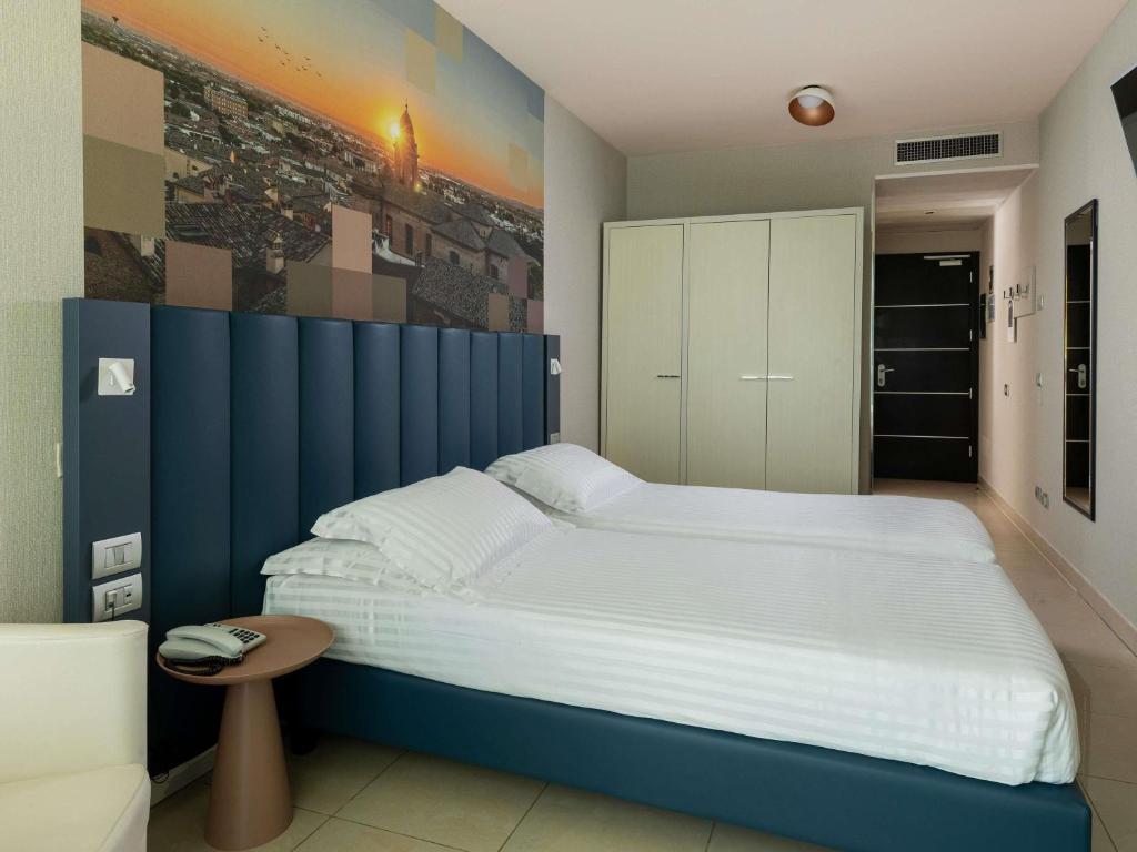 Postel nebo postele na pokoji v ubytování Mercure Hotel Rimini Artis