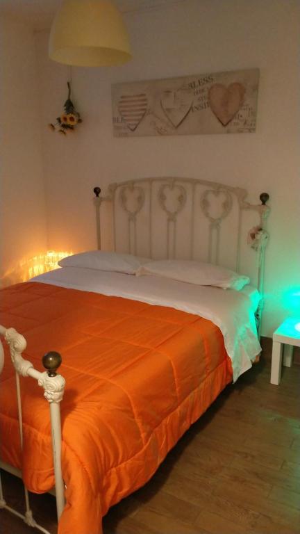 Ένα ή περισσότερα κρεβάτια σε δωμάτιο στο Fuga a Napoli Apartment
