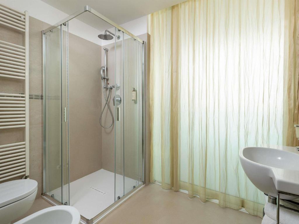 Koupelna v ubytování Mercure Hotel Rimini Artis