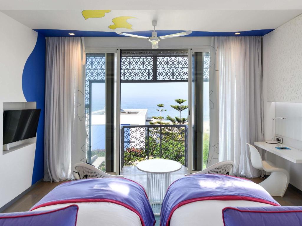 Postel nebo postele na pokoji v ubytování Sofitel Tamuda Bay Beach And Spa