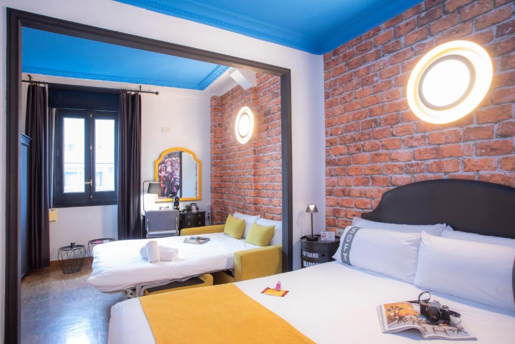Postel nebo postele na pokoji v ubytování Casual del Teatro Madrid
