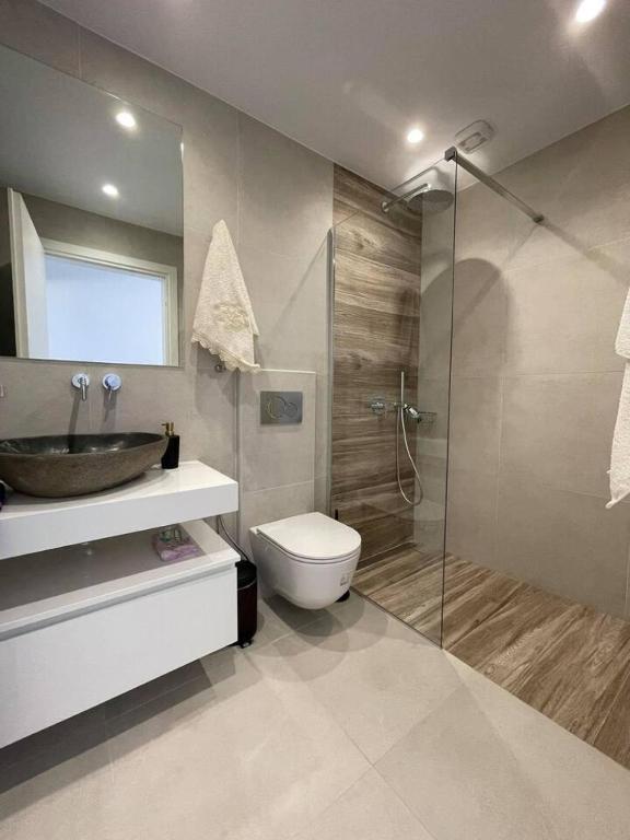 A bathroom at Mira Sea View Residence