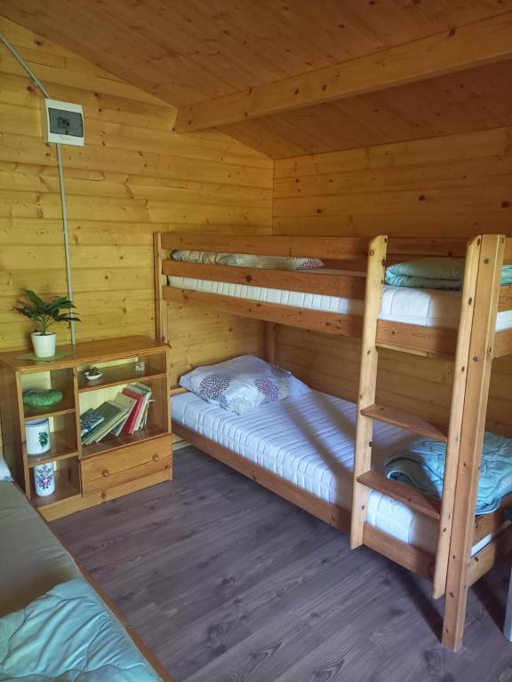 Postel nebo postele na pokoji v ubytování Napfény Camping