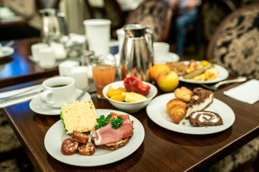 Aparthotel Neumarkt - Resim 8