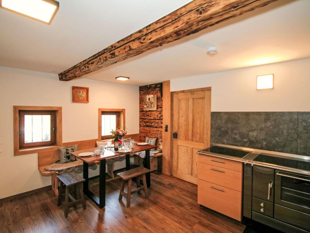 Kuchyňa alebo kuchynka v ubytovaní Holiday Home Hochzillertalblick by Interhome