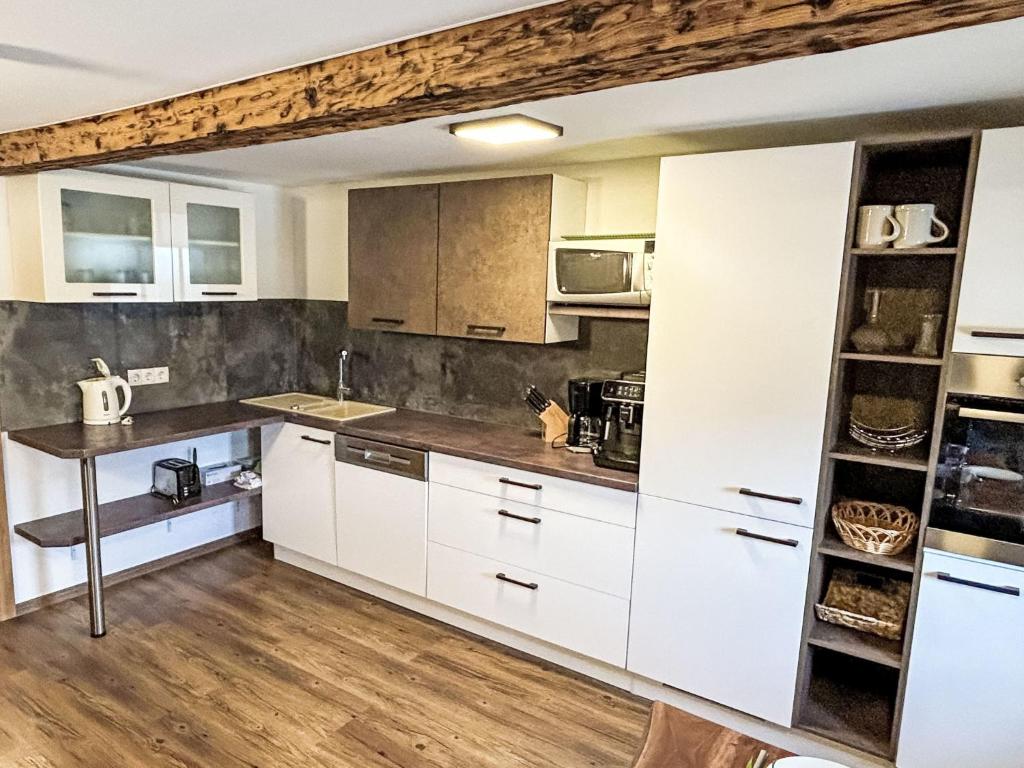 Kuchyňa alebo kuchynka v ubytovaní Holiday Home Hochzillertalblick by Interhome